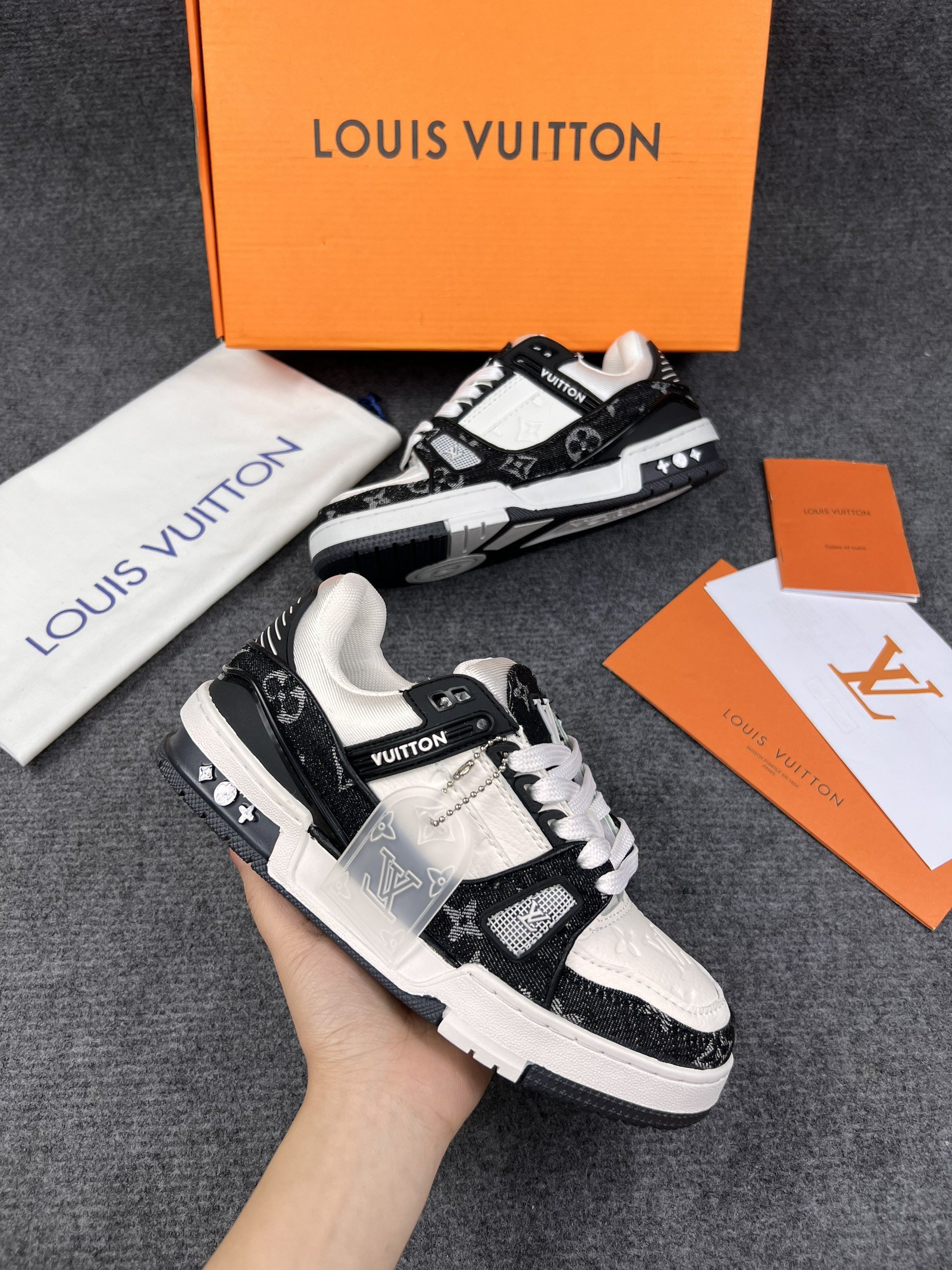 Giày Sneaker Louis Vuitton Sơn Tùng MTP LKM500  LOUIS LUXURY